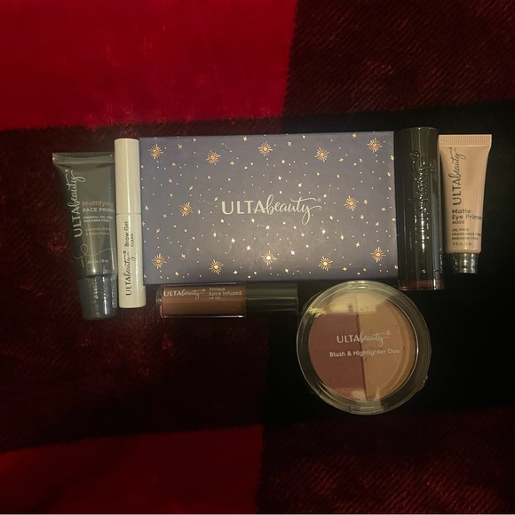 Ulta 8 piece makeup set! - Picture 2 of 3